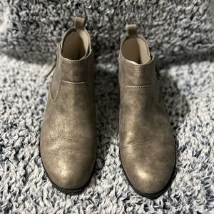 Arizona booties, size 9, pewter colored